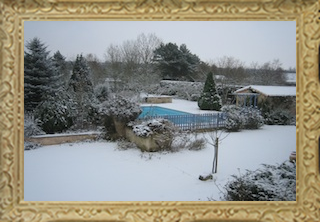 vue sur la piscine en hiver